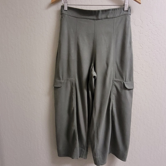 Lululemon Metropolis Maven High Rise Crop Cargo Pants Grey Sage 6 - Picture 4 of 12